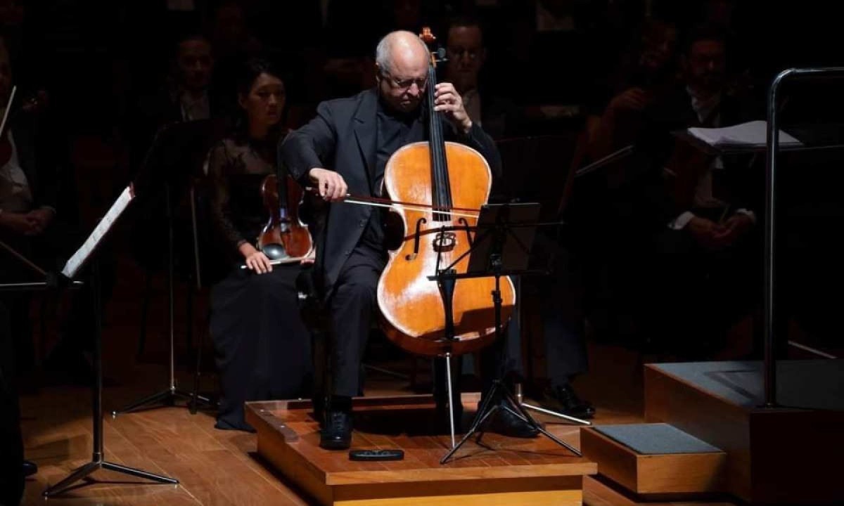 Violoncelista Antonio Meneses em seu último concerto em Belo Horizonte, em dezembro de 2023 na Sala Minas Gerais -  (crédito: Eugênio Sávio)