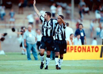 A dupla de ataque Guilherme e Marques fez a alegria da torcida do Galo no fim dos anos 1990 e início de 2000 -  (crédito: Auremar de Castro/Estado de Minas – 6/5/2000)