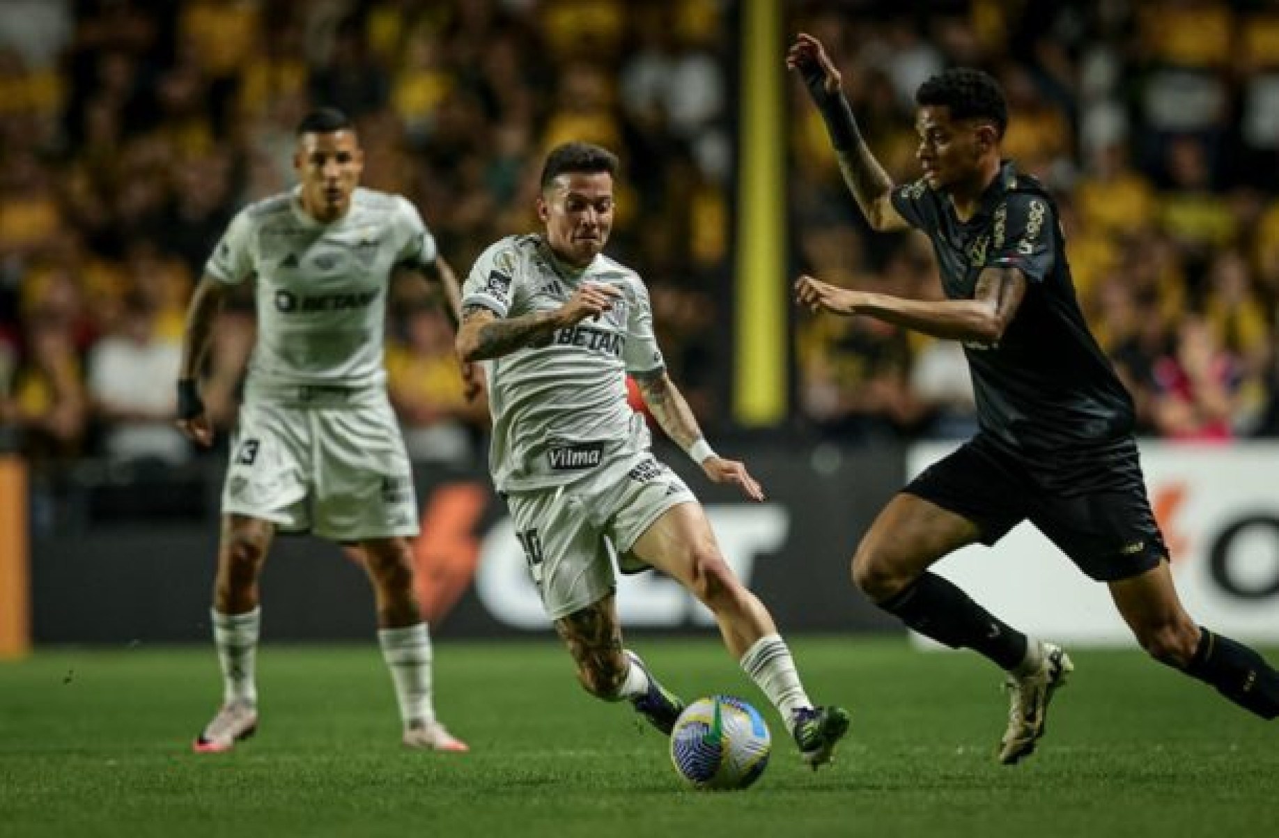 Na despedida de Éder, Criciúma leva a melhor sobre o Atlético