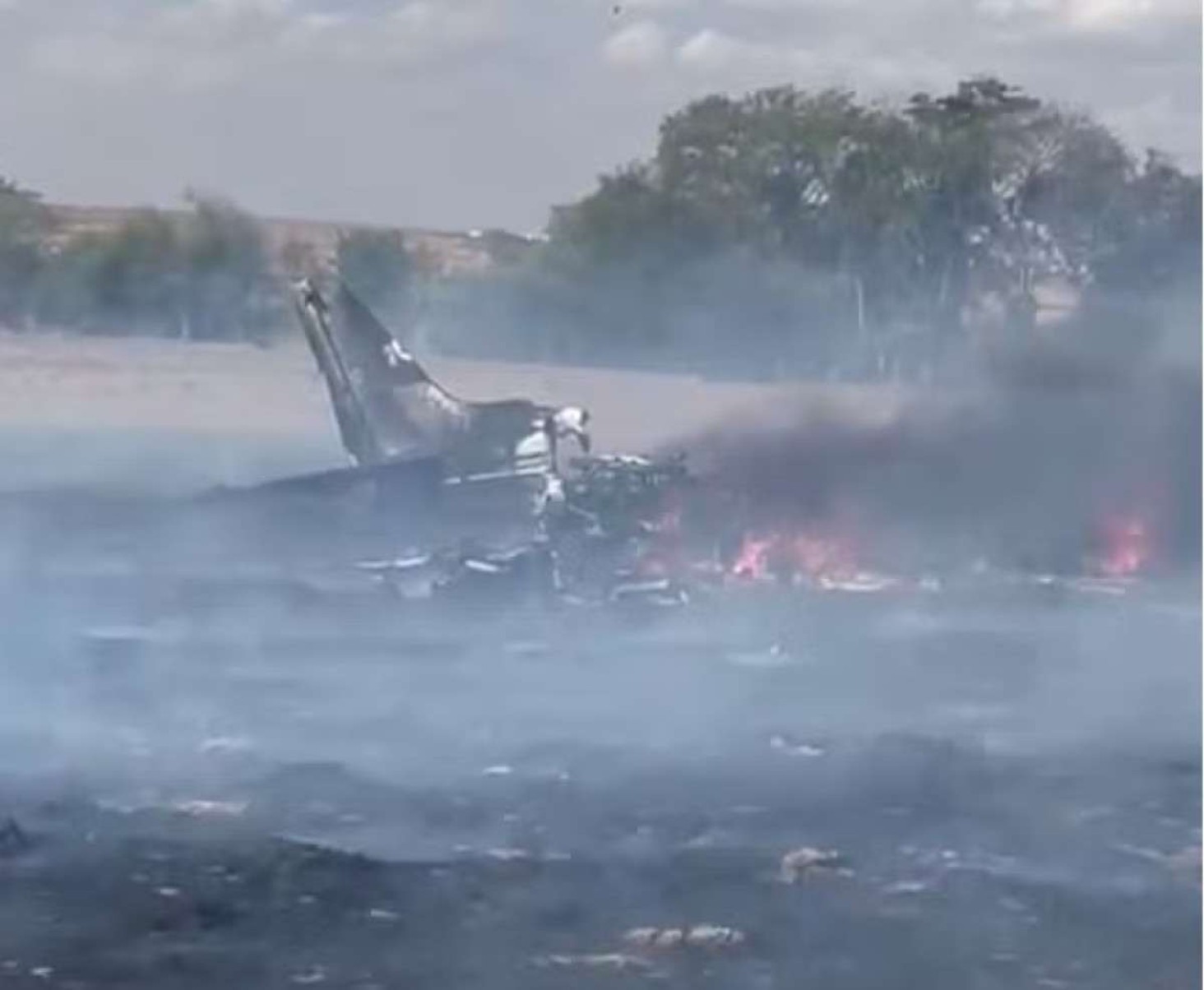 Avião monomotor cai no interior de SP três pessoas morrem