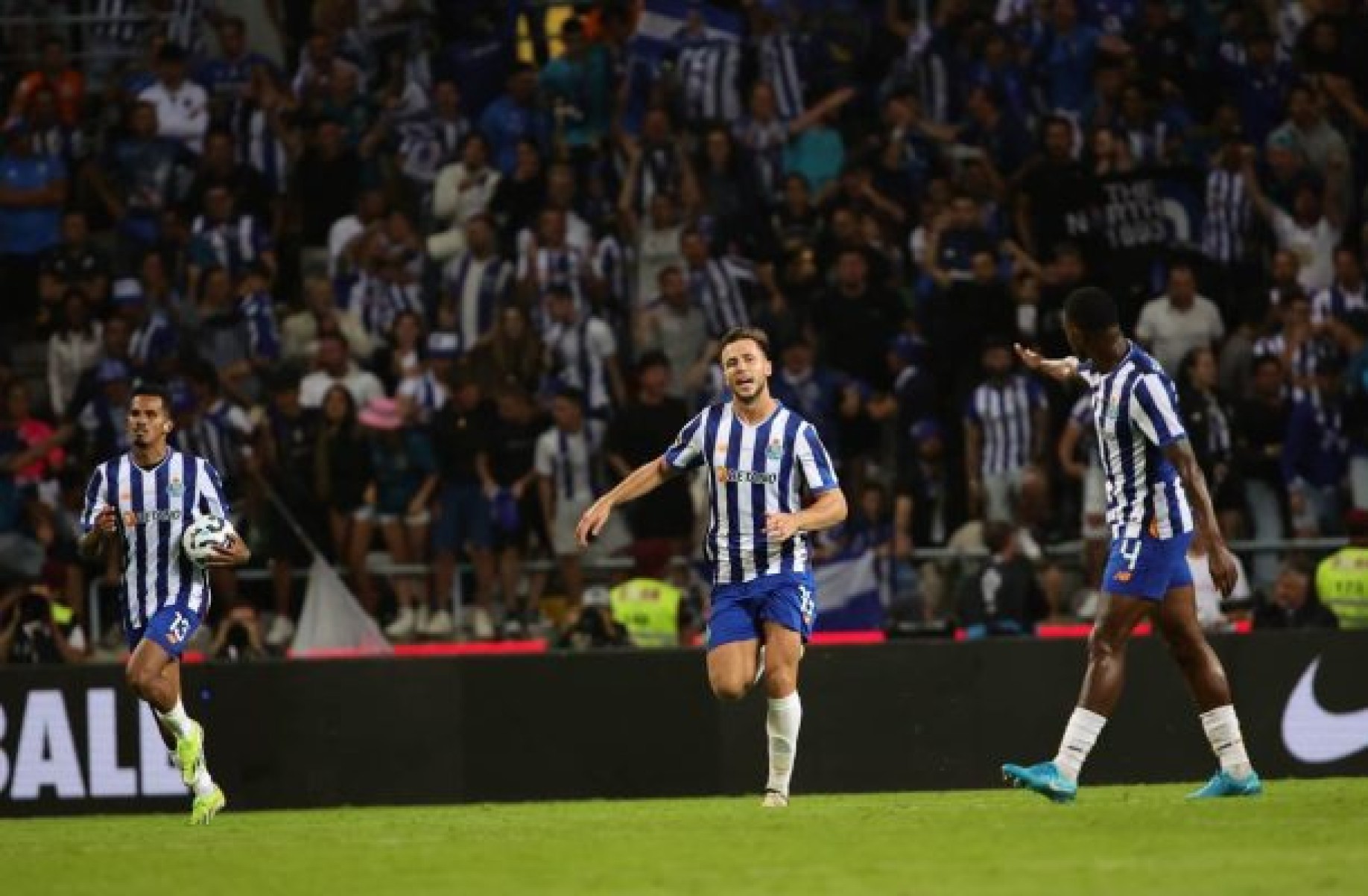 Com virada incrível, Porto bate o Sporting e conquista Supercopa de Portugal