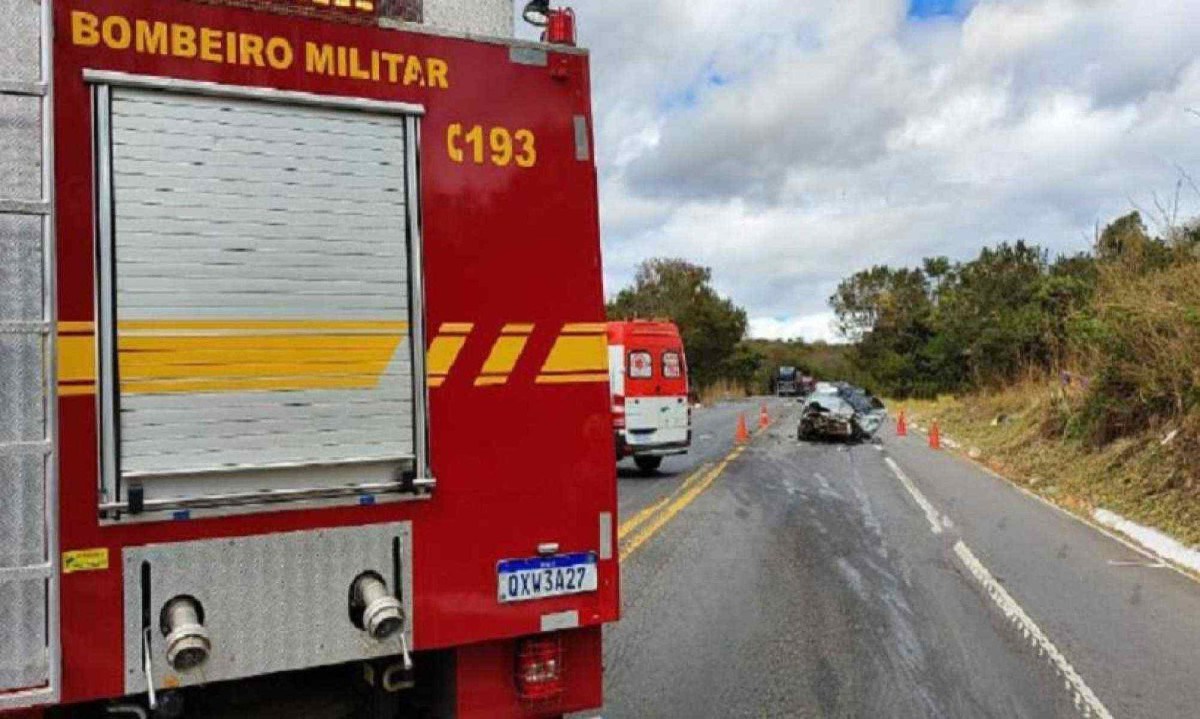 BR-251, próximo a Salinas, ficou interditada por cerca de três horas -  (crédito: CBMMG)