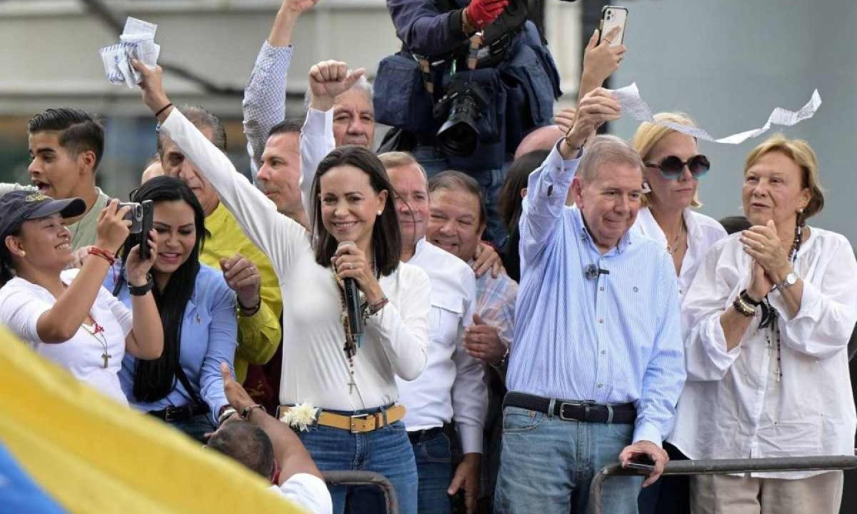 María Corina Machado e Edmundo González Urrutia participam de protesto da oposição venezuelana em Caracas  -  (crédito: Yuri Cortez - 30.jul.24/AFP)