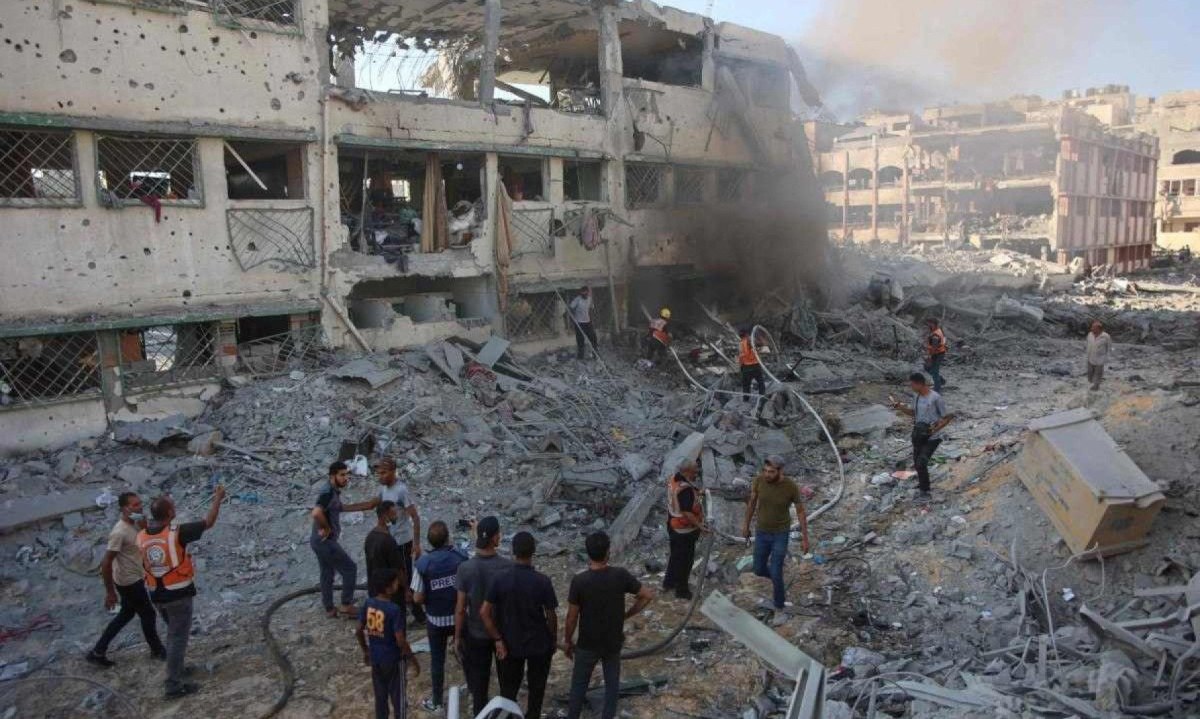 Ataques do Exército de Israel destruíram duas escolas em Gaza neste domingo (4/8) -  (crédito: OMAR AL-QATTAA/AFP)
