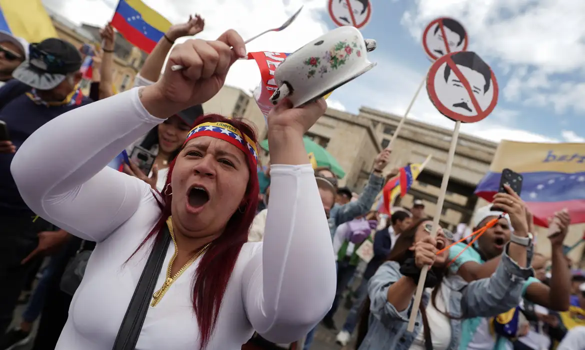 Maduro e opositores celebram manifestações de rua na Venezuela -  (crédito: EBC)