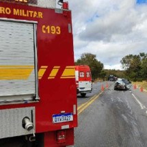 Acidente entre carro e van mata motorista e fere três gravemente em MG  - CBMMG