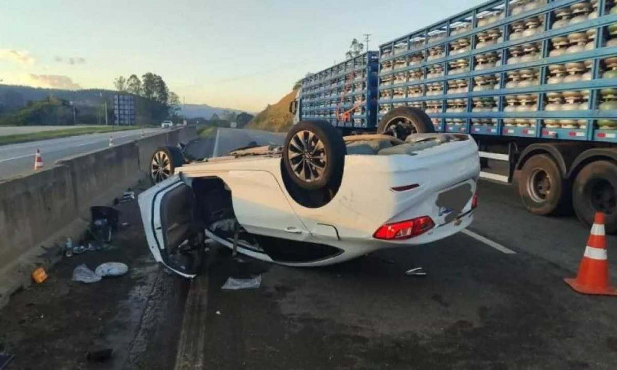 Pai e filha morrem em acidente de carro no Sul de Minas