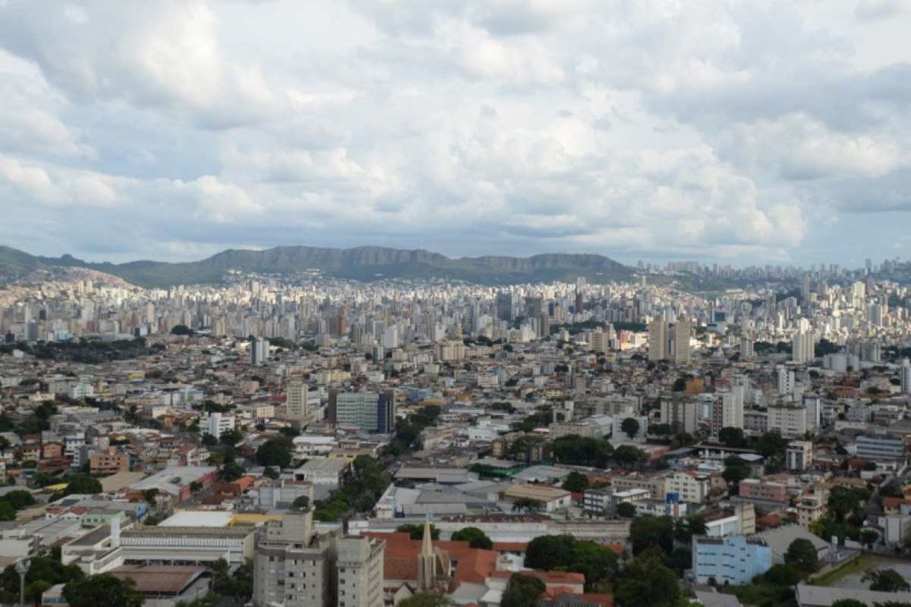 Domingo em BH é de céu claro e períodos de frio