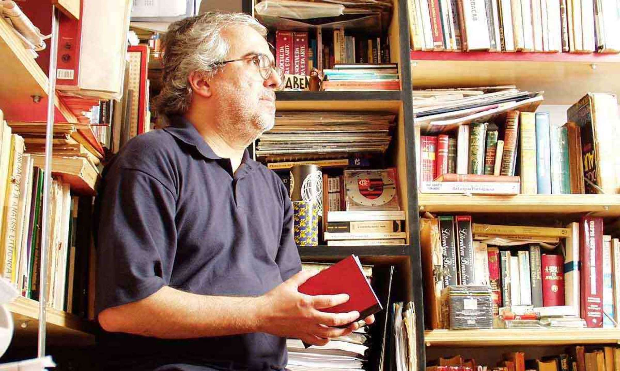 Obra de Marcelo Dolabela tem edição de livro póstumo e revista tipográfica 