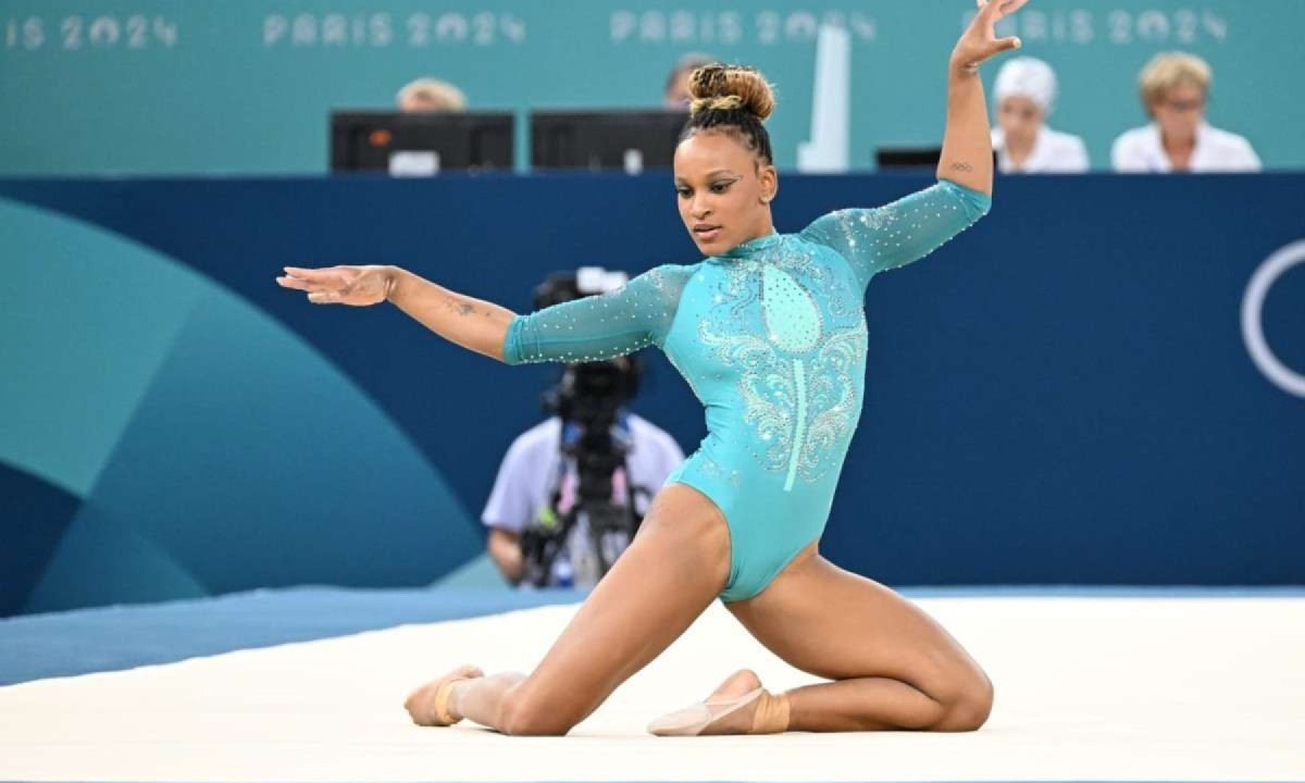 Rebeca Andrade crava a pontuação de 14.166 na disputa do solo da ginástica artística na Olimpíada de Paris e leva o ouro -  (crédito: Leandro Couri/EM/DA Press)