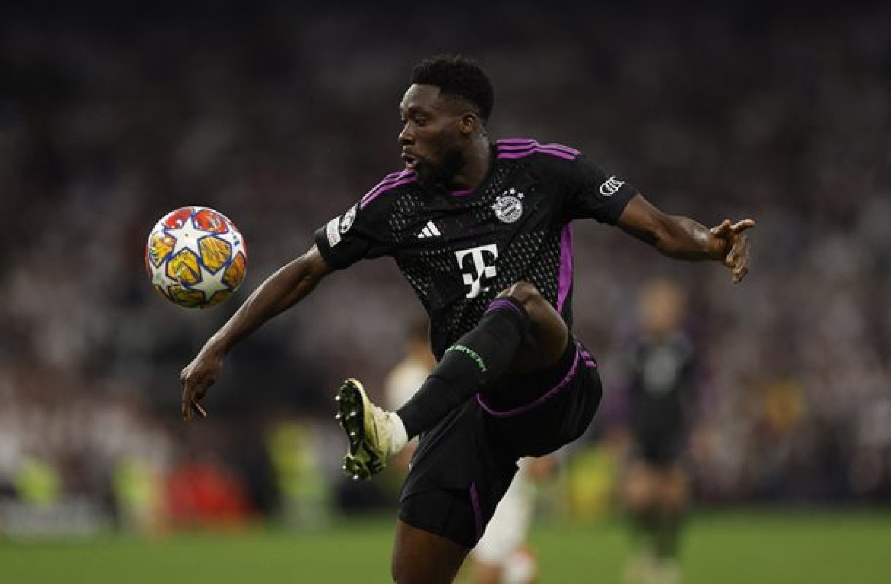 Alphonso Davies, do Bayern de Munique, volta ao radar do Real Madrid