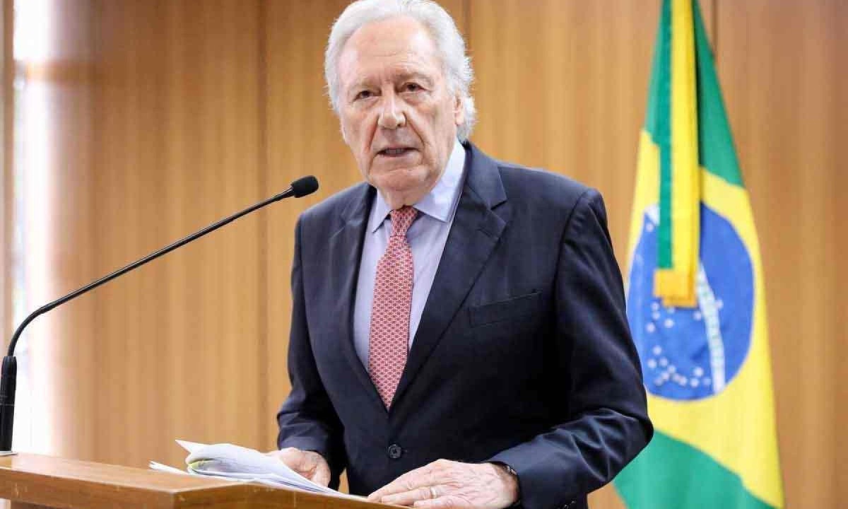 Ministro Ricardo Lewandowski entregou PEC sobre segurança pública ao Planalto -  (crédito: TOM COSTA/AFP)