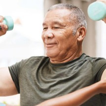 Quais exercícios são efetivos para ganhar músculos depois dos 50 - Getty Images