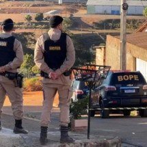Criança de seis anos feita refém pelo pai é liberada após quase 16 horas - Reprodução