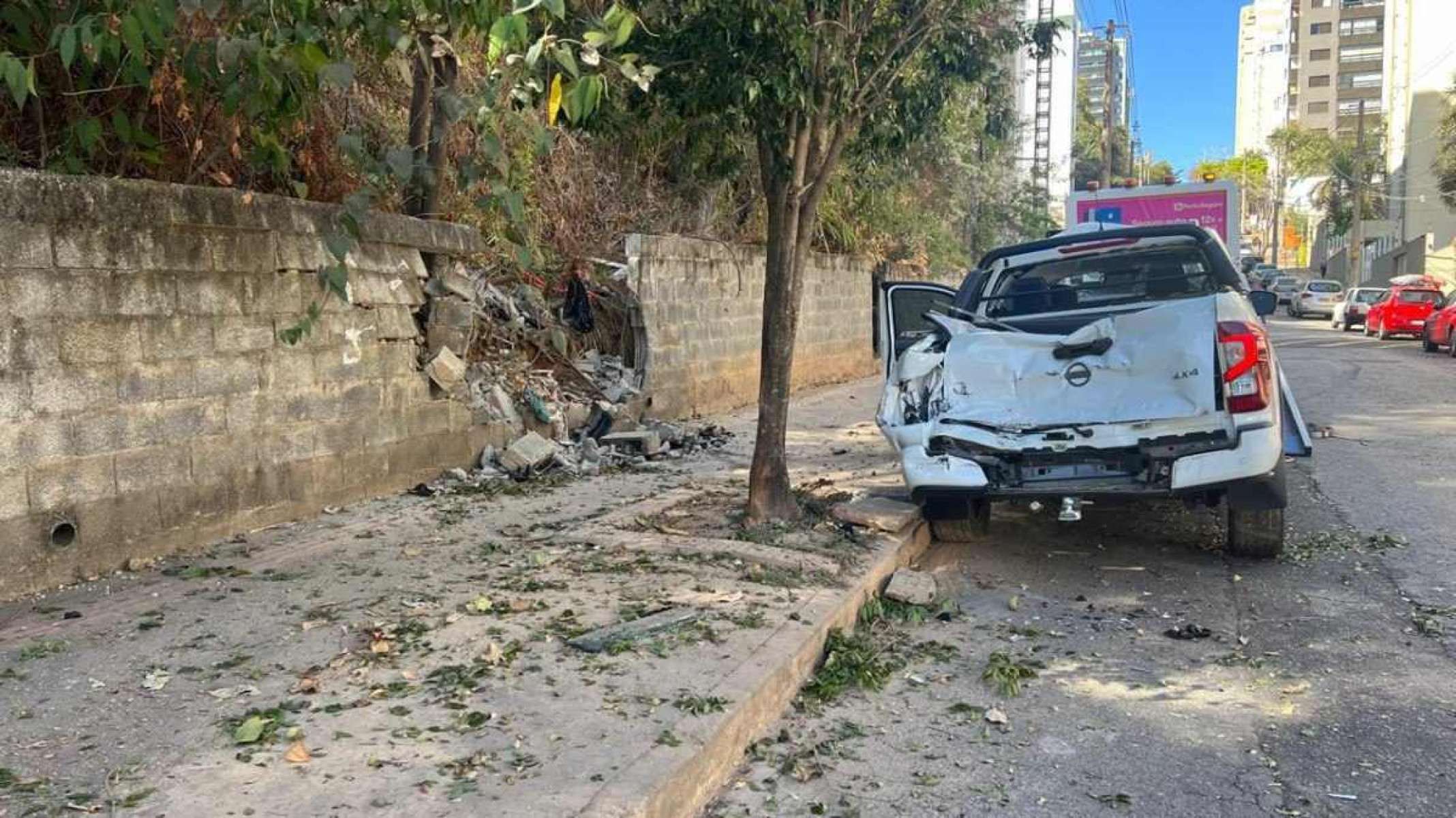 Caminhonete foi a primeira atingida por caminhão no Buritis