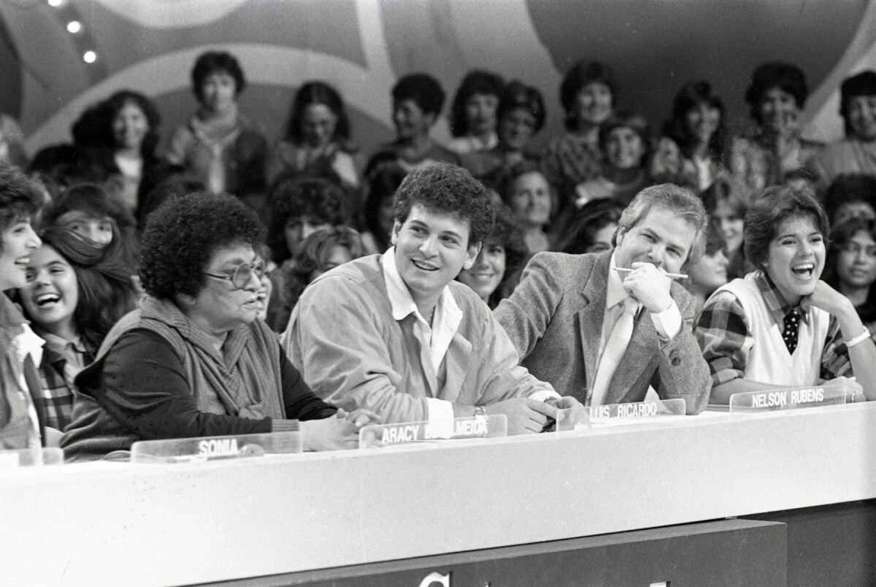 Sônia Lima, Aracy de Almeida, Luís Ricardo, Nelson Rubens e Mara Maravilha no "Show dos calouros", programa de Silvio Santos