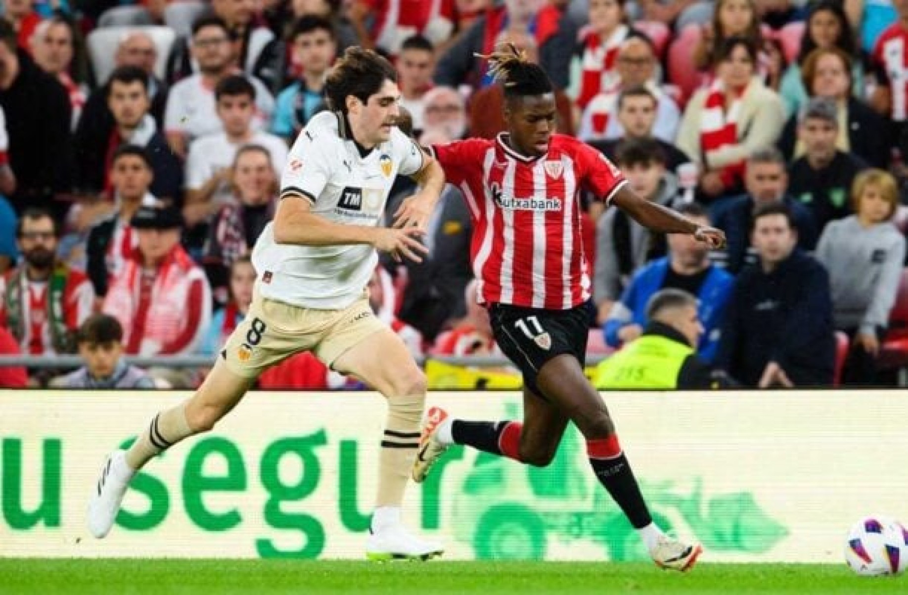 Cobiçado no mercado, Nico Williams retorna aos treinos no Athletic de Bilbao