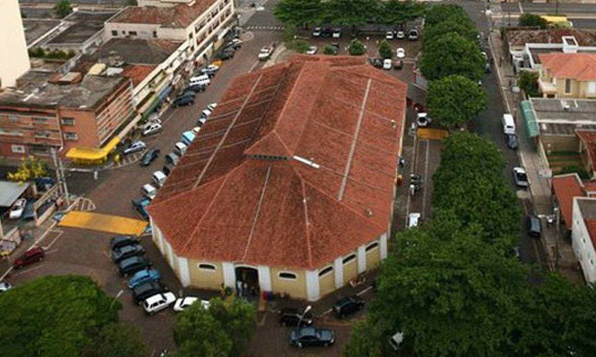 O Mercado Municipal de Uberaba possui 40 boxes, onde é possível encontrar uma variedade de produtos, como frutas, verduras, laticínios, carnes e peixes, além de itens típicos de Minas Gerais -  (crédito: Rede de Noticias)