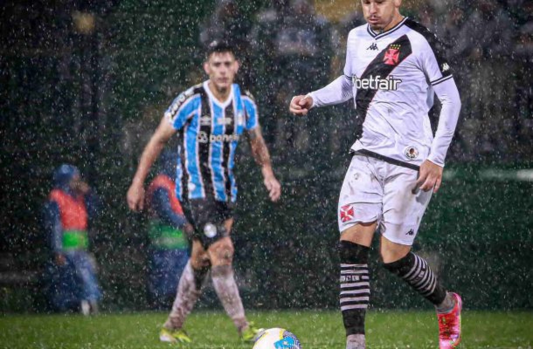 Hugo Moura admite cansaço no Vasco por maratona