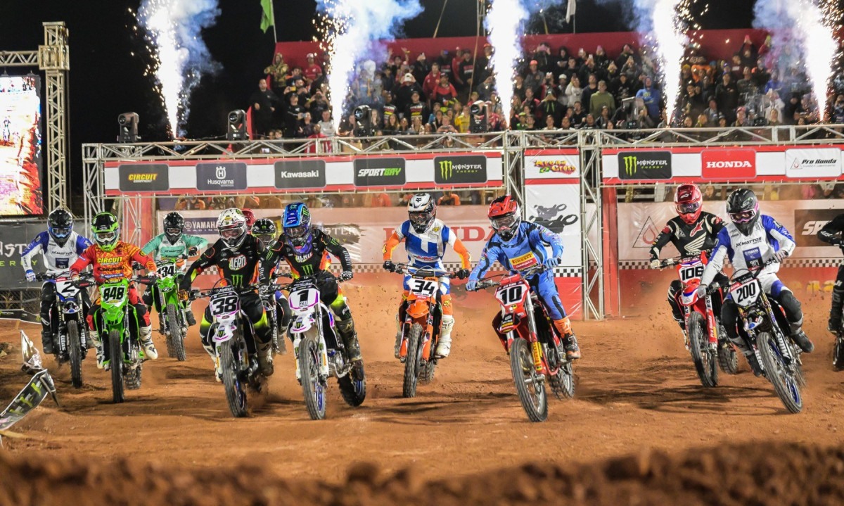 Arena Cross terá pilotos internacionais em São Paulo -  (crédito: DINO)