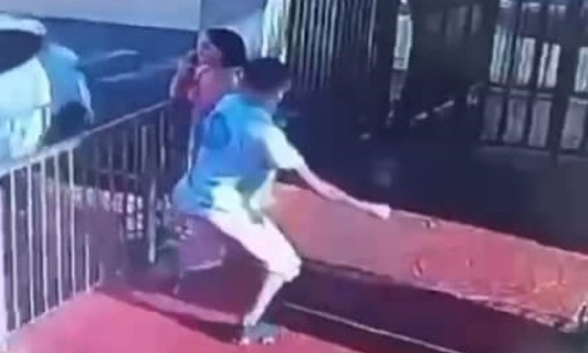 Vídeo: homem dá socos na ex-mulher na frente do filho, em Uberlândia -  (crédito: Rede de Noticias)