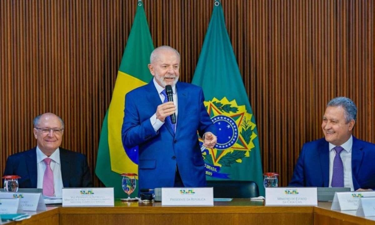 Presidente Lula durante a abertura da reunião ministerial. Encontro com 37 dos 38 ministros deve durar o dia todo -  (crédito: Ricardo Stuckert/PR)