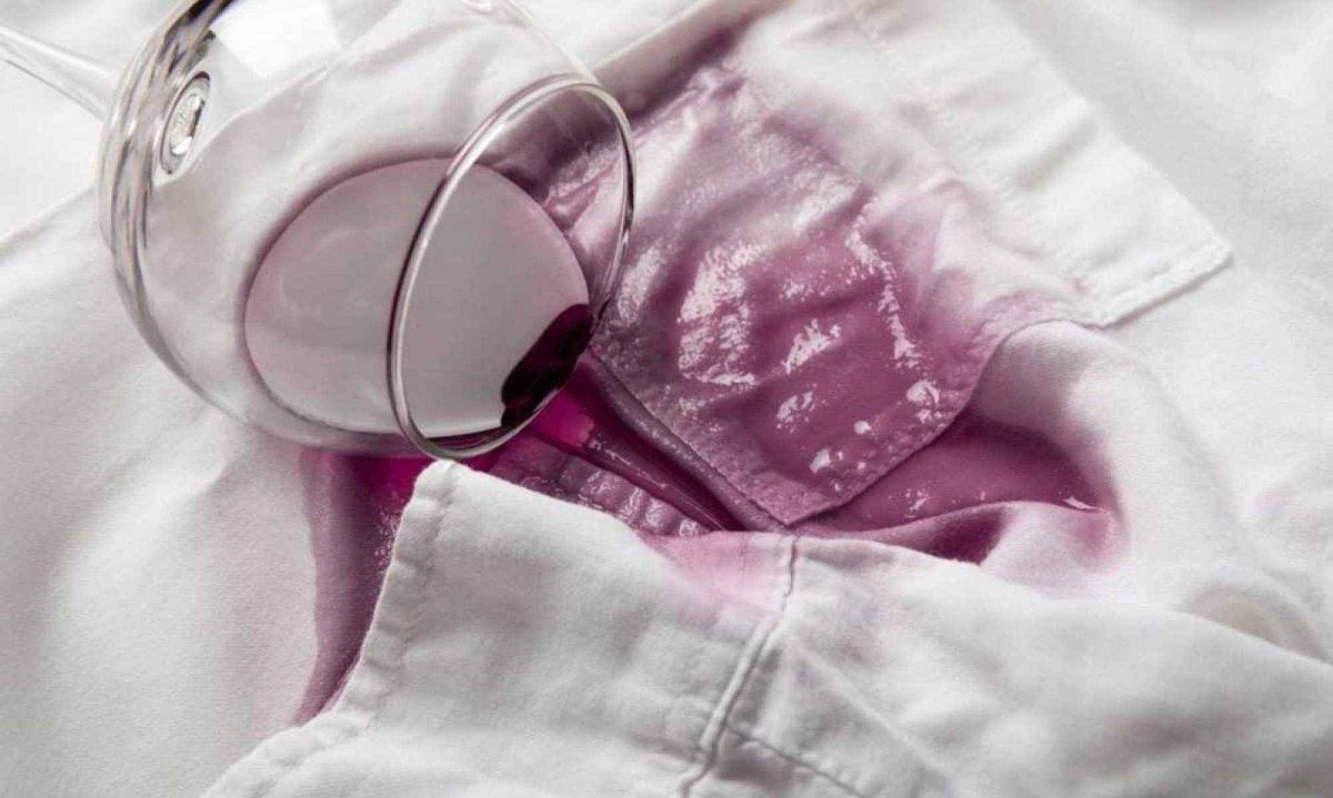 Ao perceber a mancha de vinho, Ã© crucial agir rapidamente -  (crédito: Freepik)