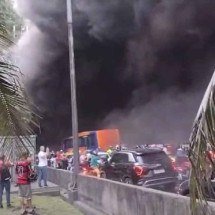 Caminhão pega fogo e causa pânico em túnel na Linha Amarela no Rio; vídeo - Reprodução / Redes sociais