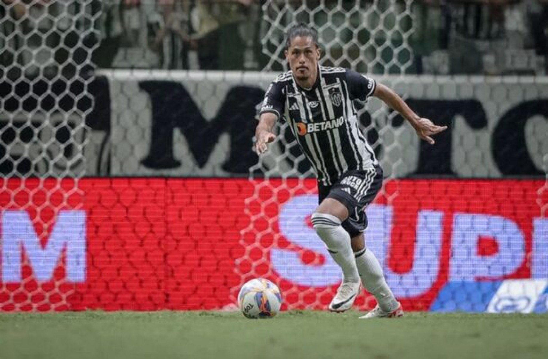 Vasco tem negociações avançadas por Mauricio Lemos, do Atlético