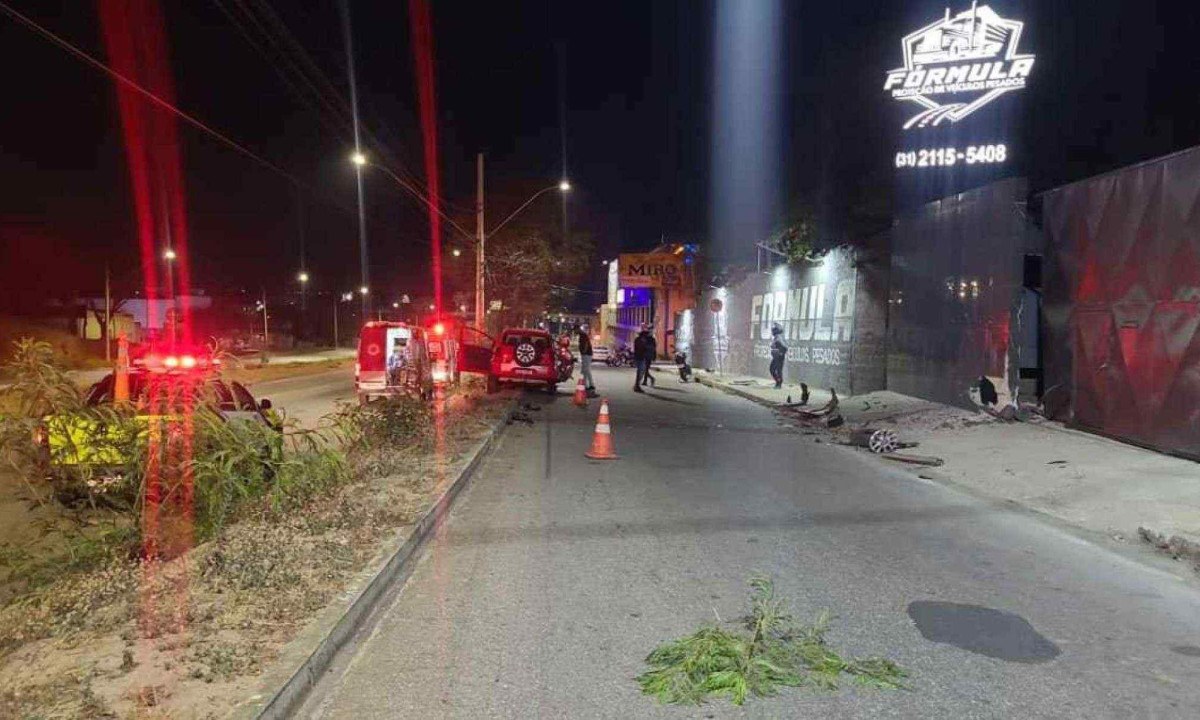 Acidente aconteceu na madrugada desta sexta-feira (9) no sentido bairro da Via Expressa -  (crédito: Transcon/Divulgação)