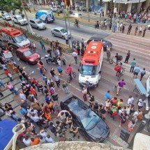 Idoso perde controle de carro e atropela 9 pessoas no interior de MG - Leonardo Costa / Tribuna de Minas