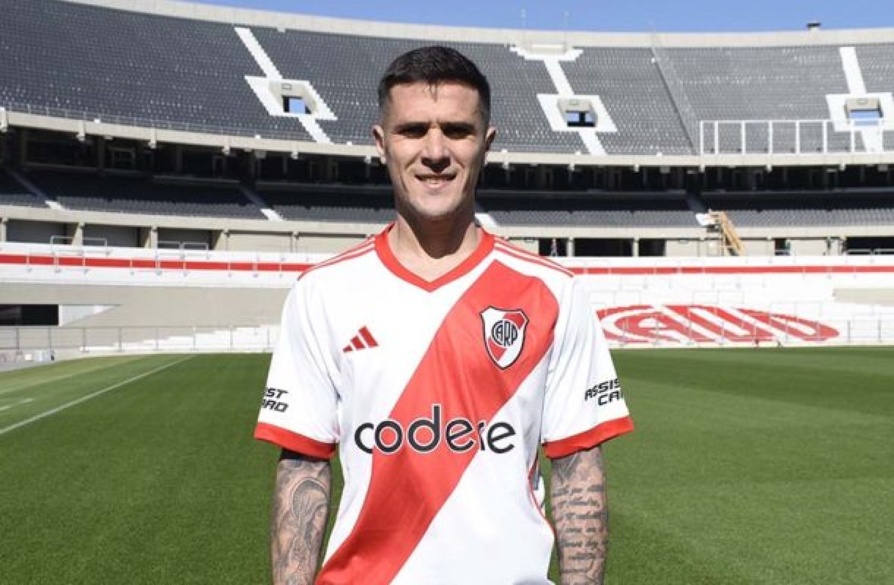 River Plate anuncia a contratação do lateral-direito Bustos, ex-Internacional