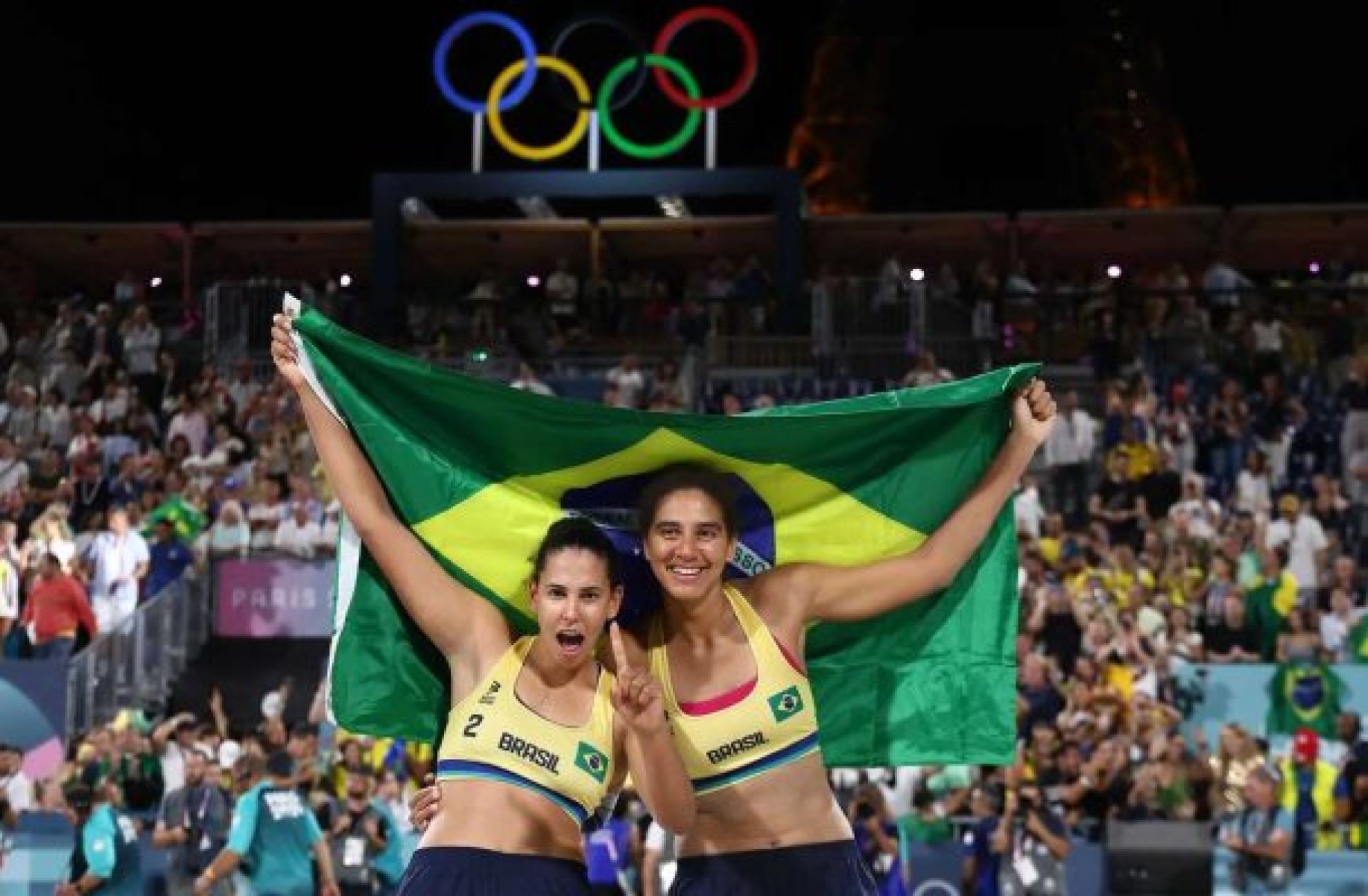 Olimpíada: ouro de Duda e Ana Patrícia no vôlei de praia enlouquece web