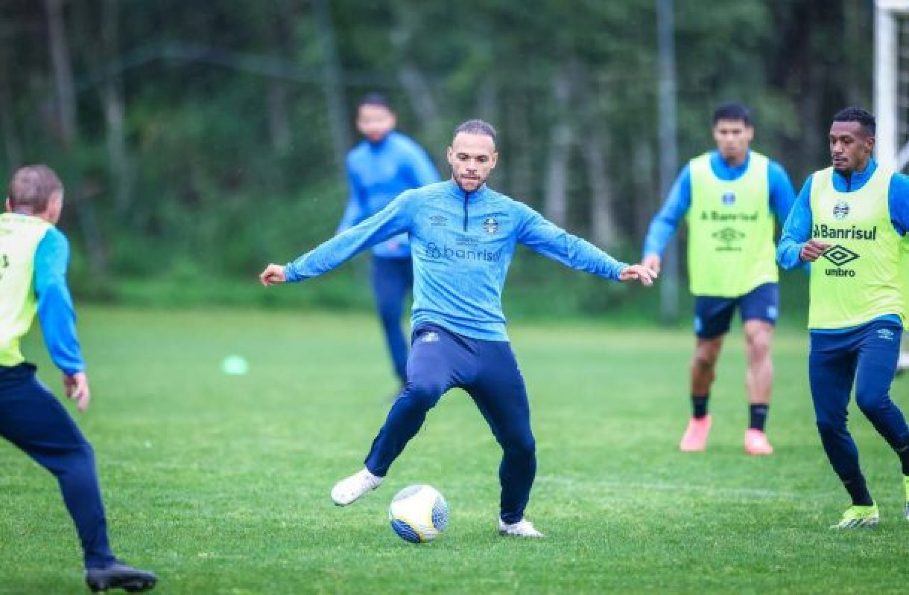 Grêmio vive expectativa de Braithwaite fazer sua estreia diante do Cuiabá