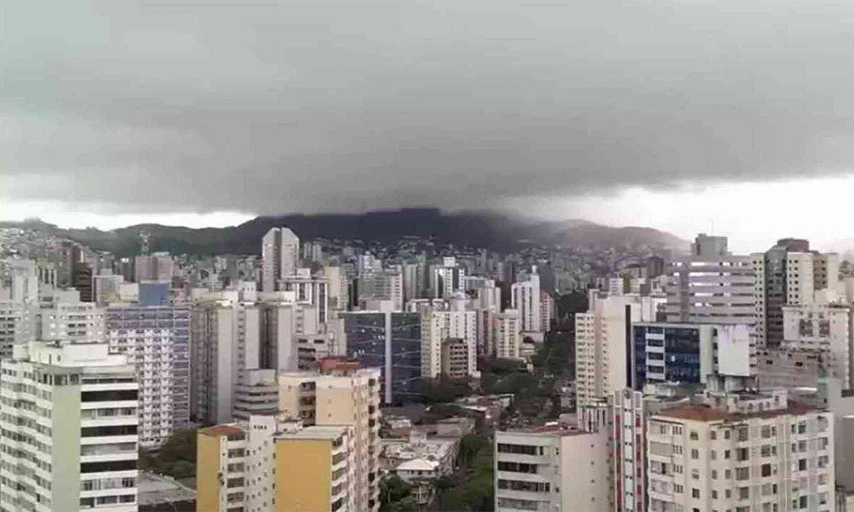 Chuva pode voltar isoladamente no sábado e em pancadas no domingo, segundo Inmet -  (crédito: Jair Amaral/EM/D.A.Press)