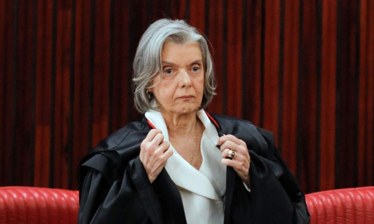 A presidente do Tribunal Superior Eleitoral (TSE) Cármen Lúcia disse que existe uma força-tarefa que envolve TSE, Polícia Federal e Polícia Civil para identificar candidatos ligados ao crime organizado -  (crédito: Sergio Lima / AFP)