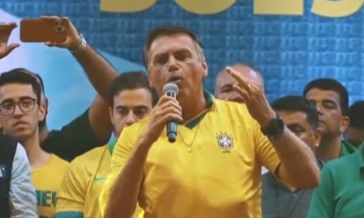 Ex-presidente Jair Bolsonaro afirma que vai leiloar joias para doar à Santa Casa de Juiz de Fora -  (crédito: Reprodução/Redes Socias)