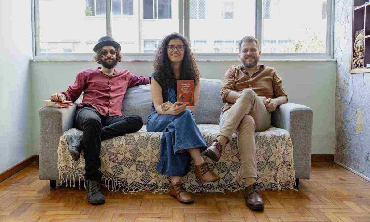 Chicó do Céu, Aline Cântia e o editor Fernando Chagas vão participar de roda de conversa e sessão de autógrafos, amanhã, no Teatro da Cidade -  (crédito: Igor Cerqueira/divulgação)