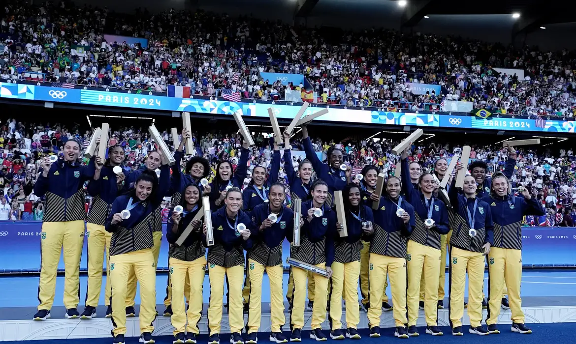 Brasil é prata no futebol feminino após revés contra EUA na final  -  (crédito: EBC)