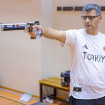 'Continuo o mesmo': o discreto atirador turco que viralizou nos Jogos de Paris - Yasin AKGUL / AFP