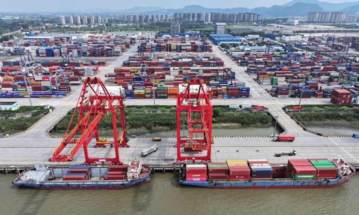 Porto de Nanquim, no leste de Jiangsu, na China -  (crédito: STRINGER/AFP)