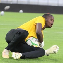 Goleiro leva três gols em menos de dez minutos e é consolado por juiz - No Ataque Internacional