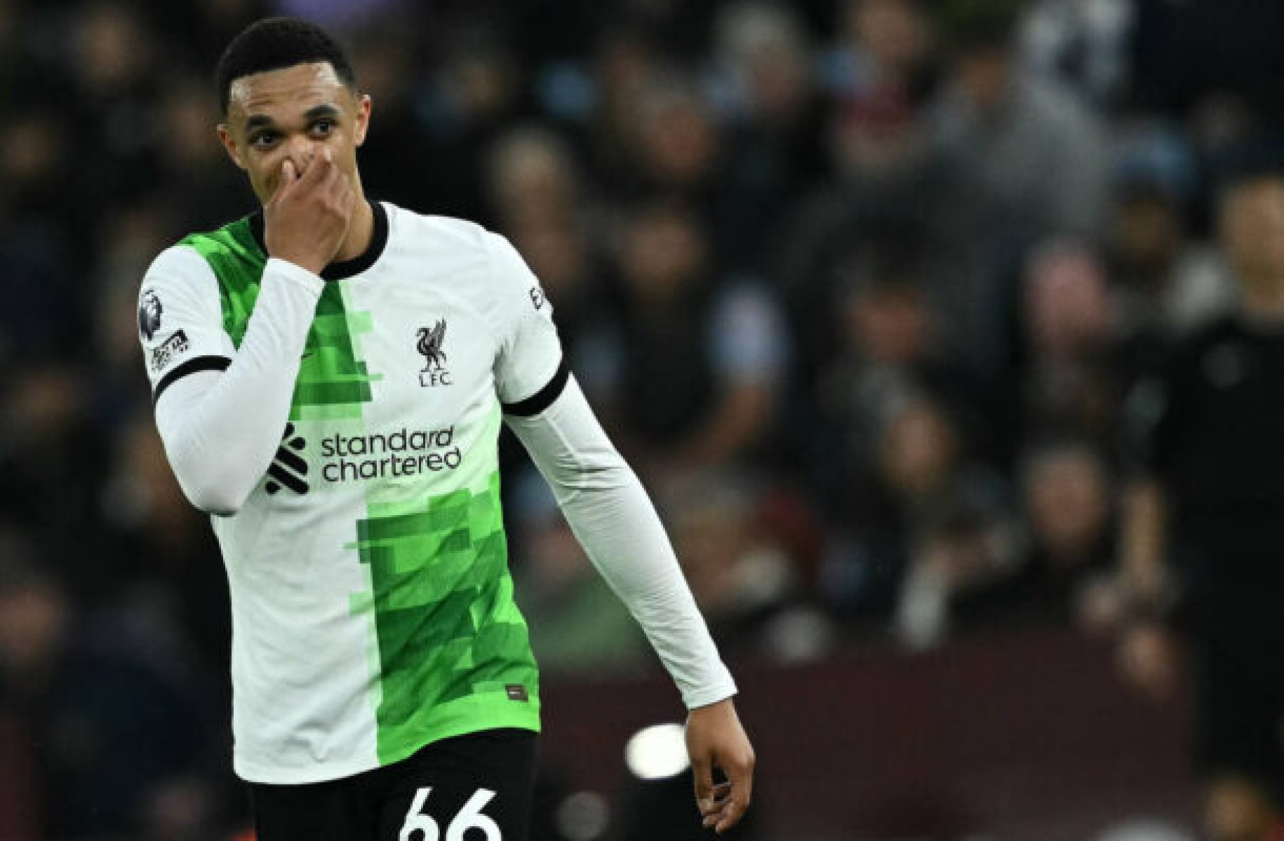 Barcelona e Real Madrid monitoram situação de Alexander-Arnold