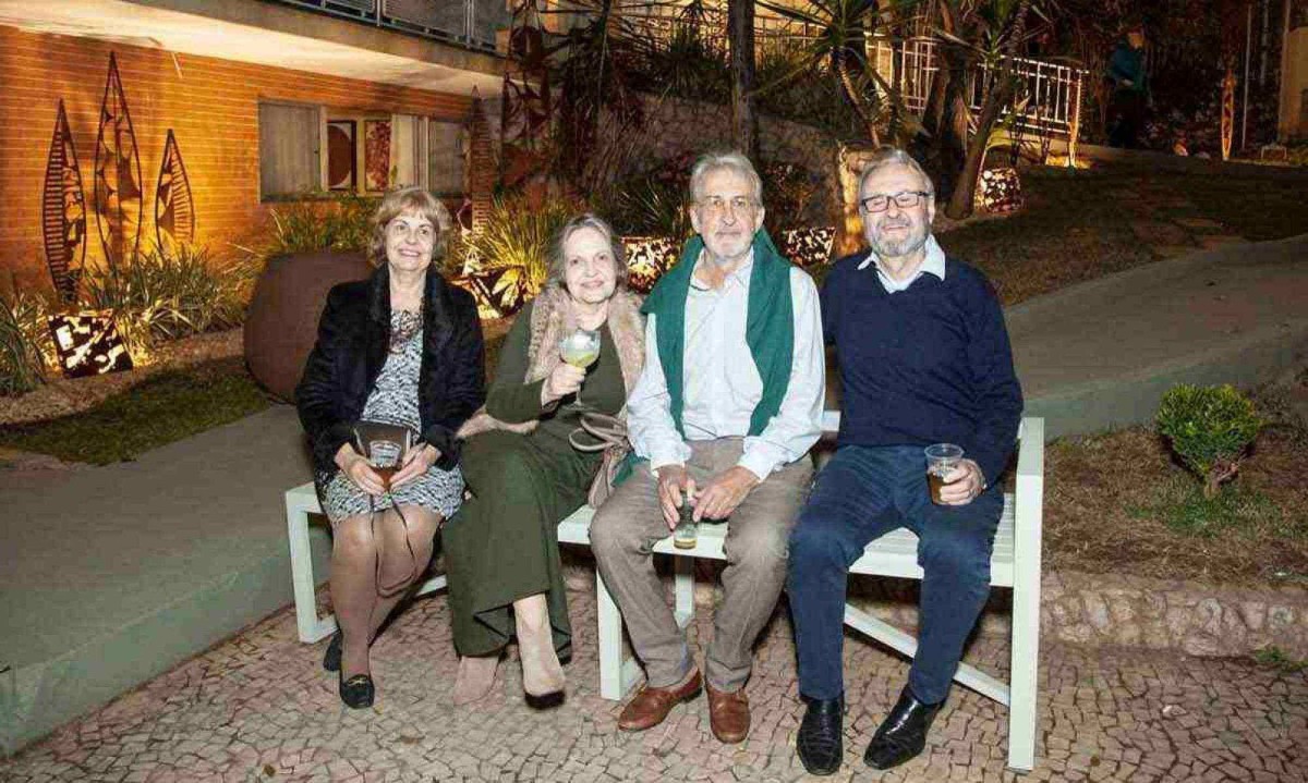 Os irmãos Maria Eugenia, Marcia, Marcelo e Jose Claudio Junqueira Ribeiro, que viveram na casa da Cidade Jardim -  (crédito: Dênis Medeiros/Trocatapa)