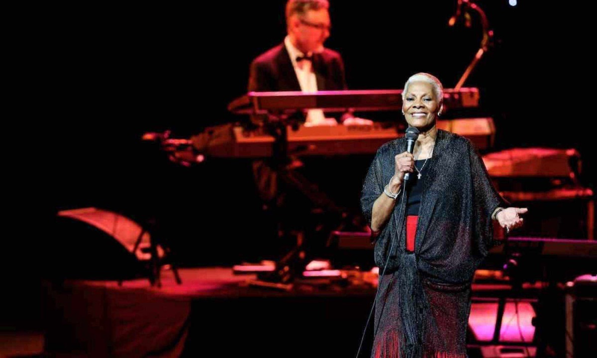 Com 100 milhões de discos vendidos, Dionne Warwick vai cantar em BH no dia 25 de outubro
 -  (crédito: Poladian/Divulgação)