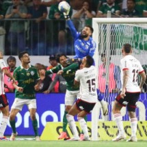 Time sofre com gols de jogadas aéreas - (crédito: Fotos: Gilvan de Souza/Flamengo) Time sofre com gols de jogadas aéreas - (crédito: Fotos: Gilvan de Souza/Flamengo)