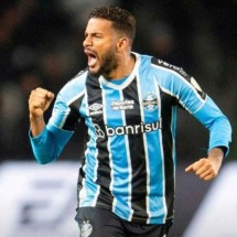 Reinaldo foi o herói gremista no triunfo diante do Fluminense - (crédito: Foto: Divulgação/Libertadores) Reinaldo foi o herói gremista no triunfo diante do Fluminense - (crédito: Foto: Divulgação/Libertadores)