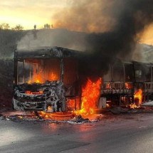 Polícia prende suspeito de incendiar ônibus na MG-010 - PMRv/Divulgação