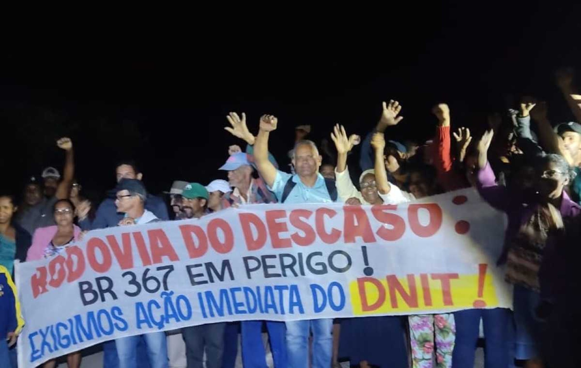 Manifestantes fecham BR-367 para pressionar governo: ‘Rodovia do descaso’