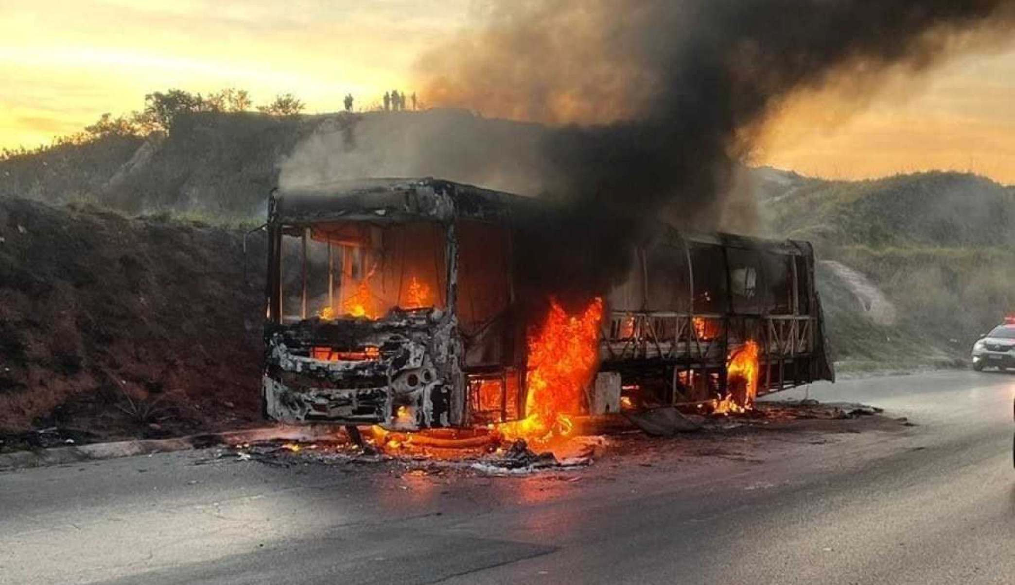 Polícia prende suspeito de incendiar ônibus na MG-010